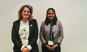 Teresa Ribera junto a la ministra de Medio Ambiente, Cambio Climático y Tecnología de la República de Maldivas, Shauna Aminath.
