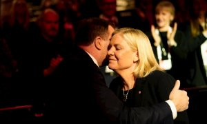 Stefan Löfven felicita a Magdalena Andersson tras ganar la presidencia del Partido Socialdemócrata de Suecia.