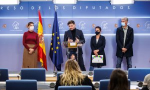 El portavoz parlamentario de ERC, Gabriel Rufián, en rueda de prensa conjunta mientras tiene lugar una sesión plenaria en el Congreso de los Diputados, a 23 de noviembre de 2021, en Madrid, (España). El proyecto de Presupuestos Generales del Estado de 202