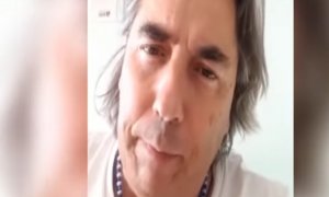 El líder de los antivacunas en Italia, arrepentido tras ser hospitalizado por covid: "Perdón a todos"