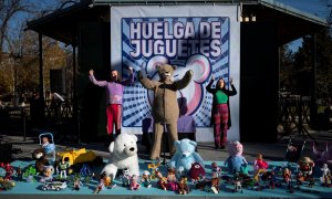 El parque del Retiro de Madrid acoge este domingo una huelga simbólica de juguetes para sensibilizar sobre el sexismo en los juguetes.