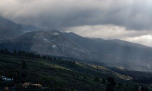 El Valle de Aridane, en La Palma, ha amanecido este miércoles sin un solo signo observable de la erupción que comenzó hace 88 días en Cabeza de Vaca, en Cumbre Vieja, según ha informado el Instituto Geográfico Nacional. Imagen tomada esta mañana desde la