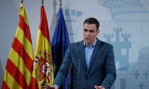 El presidente del Gobierno, Pedro Sánchez, durante la declaración institucional ofrecida este domingo desde la sede de la Delegación del Gobierno en Cataluña en Barcelona.