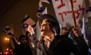 Manifestantes de derecha participan en una protesta tras un ataque con puñaladas en el barrio de Sheikh Jarrah, a 8 de diciembre de 2021 en Jerusalén.