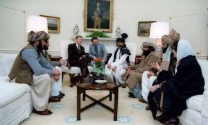 Imagen de archivo de una reunión del expresidente de los Estados Unidos Ronald Reagan con los líderes muyahidines, el el 2 de febrero de 1983.