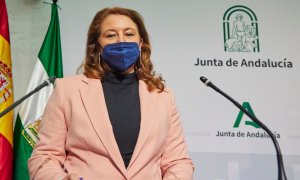 La consejera de Agricultura, Carmen Crespo, atiende a los medios de comunicación durante la rueda de prensa tras el consejo de gobierno, a 28 de diciembre de 2021 en Sevilla (Andalucía, España).