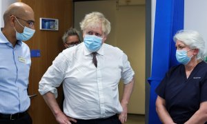 18/01/2022 El primer ministro británico, Boris Johnson, visita el Finchley Memorial Hospital, un hospital comunitario del Servicio Nacional de Salud