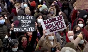 Feministas y colectivos LGBTQI+ estrechan su colaboración tras la retirada de Turquía del convenio de Estambul