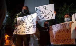 Periodistas mexicanos gritan basta ante asesinatos y violencia contra la prensa.