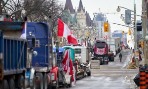 11/02/2022 Los camioneros continúan protestando contra los mandatos de vacunación en el centro de Ottawa, Ontario, Canadá