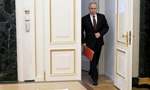 25/02/2022 El presidente ruso Vladímir Putin, momentos antes de la reunión con el Consejo de Seguridad de las Naciones Unidas por videoconferencia desde Moscú (Rusia)