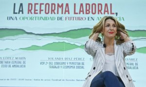 La vicepresidenta segunda y ministra de Trabajo, Yolanda Díaz, durante un acto sobre la reforma laboral, en la Universidad de Sevilla. — Raúl Caro / EFE