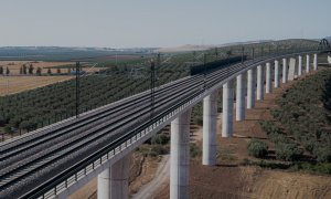 Viaducto de un trazado para el tren de alta velocidad.