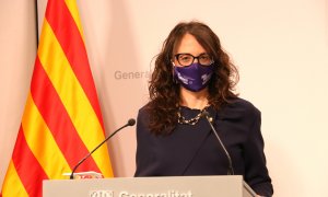 La consellera d'Igualtat i Feminismes, Tània Verge, atén la premsa al Palau de la Generalitat.