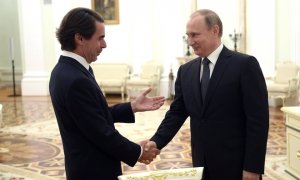 Vladimir Putin con José María Aznar, en 2016, en el Krelim, durante una visita privada del expresidente español