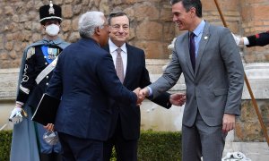 24/03/2022. El primer ministro italiano, Mario Draghi, recibe a Pedro Sánchez y al primer ministro portugués, Antonio Costa, para una reunión en Villa Madama, Roma. A 18/03/2022