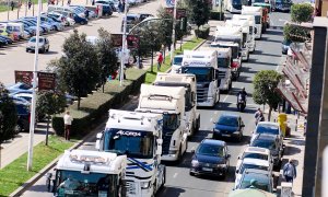 25/03/2022 Varios camiones participan en una marcha convocada desde el polígono de Raos hasta el Centro Botín, durante el undécimo día de paro nacional de transportistas, a 24 de marzo de 2022, en Santander, Cantabria