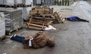 Los cuerpos de los civiles ucranianos muertos en la invasión rusa yacen en una calle de la pequeña ciudad de Bucha en el área de Kiev (Kiev), Ucrania, el 3 de abril de 2022.