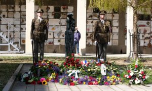 Homenaje y ofrenda floral en el crematorio de Stranice (República Checa) a los deportados españoles asesinados en Hradischko.