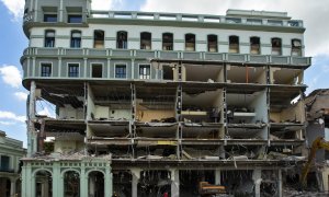 09/05/2022-Vista general de las labores de rescate en el destruido hotel Saratoga, que continúan este lunes 9 de mayo, en La Habana (Cuba)