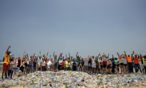 9/5/22 Participantes en el proyecto de Plastic Punch en una playa ghanesa
