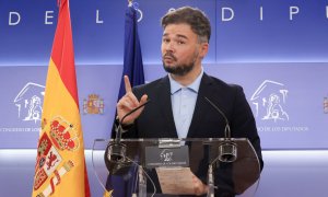 10/05/2022.- El portavoz de ERC, Gabriel Rufián, durante la rueda de prensa previa a la reunión de la Junta de Portavoces que se celebra este martes en el Congreso. EFE/Zipi