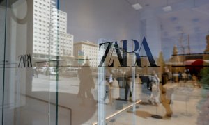 El logo de Zara (la principal marca de Inditex) en el escaparate de su nueva tienda en Madrid, una de sus mayores en el mundo. REUTERS/Juan Medina