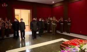 Kim Jong Un se pone mascarilla y cierra Corea del Norte para frenar la pandemia