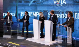 Los candidatos presidenciales de Colombia asisten a un debate en Bogotá