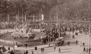 25/05/2022. Ciudadanos madrileños celebran la proclamación de la II República en la plaza de la Cibeles, a 14 de abril de 1931. Imágenes rodadas por Fox Movietone y restauradas por la Filmoteca Española.