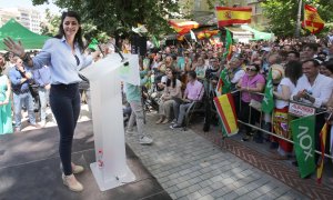 La candidata de vox a la presidencia de Andalucía, Macarena Olona, durante un acto de precampaña electoral celebrado este sábado 28 de mayo de 2022 en la plaza del Campillo en Granada.