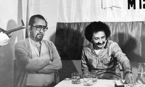 Fotografía tomada por miembros del M-19 el 22 de julio de 1981 durante el encuentro entre el periodista Fernando González Pacheco (a la izquierda) y el líder de la guerrilla, Jaime Bateman Cayón.