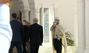 El Gobierno tiende puentes con Argelia pero defiende al ministro de Exteriores