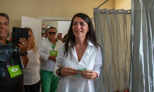 Macarena Olona, este domingo al votar en el Hogar del Pensionista de Salobreña (Granada).
