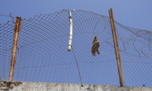 25/06/2022 Vista de las vallas del paso fronterizo de Nador con Melilla, tras el salto que dejó varios muertos y heridos
