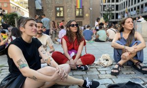 Sentada en la Plaza del Rey convocada por Belenciana en protesta por la suspensión de los conciertos.