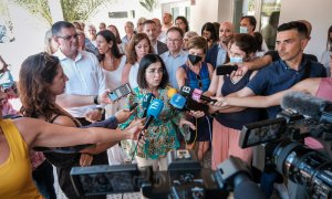 08/07/2022 La ministra de Sanidad, Carolina Darias, que visita diversos recursos sanitarios de la isla de Ibiza, atiende a los medios durante su visita a la Unidad Básica de Salud de Cala de Bou, en Sant Josep, Ibiza.