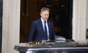 06/07/2022 El ministro británico de Transporte, Grant Shapps, sale del número 10 de Downing Street