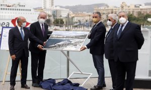 El consejero Elías Bendodo visita el comienzo de las obras del proyecto para megayates en el puerto de Málaga a 03 de mayo 2021, junto con el alcalde de Málaga, Francisco de la Torre.