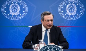 12/07/2022-El primer ministro italiano, Mario Draghi, asiste a una rueda de prensa en el Palacio Chigi, en Roma, Italia, el 12 de julio