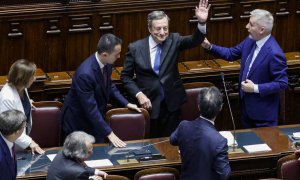 21/07/2022 - El rimer ministro italiano, Mario Draghi, recibe aplausos antes de su discurso en la Cámara Baja italiana en Roma, Italia, el 21 de julio de 2022.
