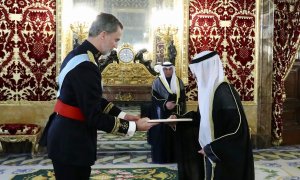 El Embajador del Estado de Kuwait, Ayadah M.a. Alsaidi, entrega sus cartas credenciales al Felipe VI.
