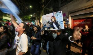 2/9/22 Varias personas se congregan en la vivienda de Cristina Fernández de Kirchner para mostrar su apoyo, a 2 de septiembre de 2022.