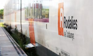 09/09/2022 - Un tren de Rodalies a Mataró.