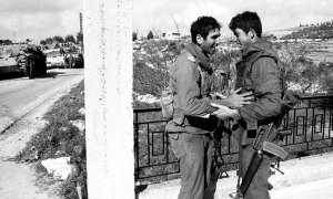 16/09/2022. Un par de soldados israelíes sonríen en los primeros compases de la invasión de El Líbano, a 15 de marzo 1978.