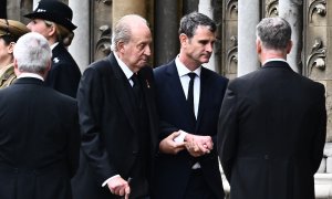 El rey emérito, Juan Carlos I, llega a la abadía de Westminster, en Londres, a 19 de septiembre de 2022, para presenciar el funeral estatal de la reina Isabel II de Gran Bretaña.