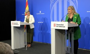 La consellera de Justícia, Lourdes Ciuró, i la consellera de Drets Socials, Violant Cervera, en una roda de premsa al Districte Administratiu, a Barcelona.