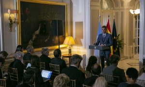 El presidente del Gobierno, Pedro Sánchez, durante su comparecencia ante los medios de comunicación en la residencia del embajador representante permanente de España ante las Naciones Unidas, en Nueva York. EFE