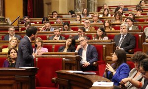 El president de la Generalitat, Pere Aragonès, responent al president del grup parlamentari de Junts, Albert Batet, a la sessió de control.