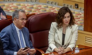 El vicepresidente de la Comunidad de Madrid, Enrique Ossorio, y la presidenta, Isabel Díaz Ayuso, durante una sesión plenaria en la Asamblea de Madrid, a 13 de octubre de 2022, en Madrid.